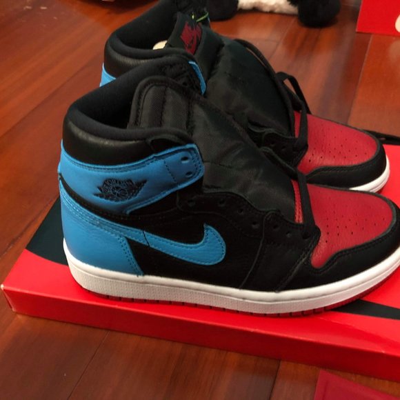 $350 Woman's Air Jordan 1 High OG 'UNC To Chicago' - Picture 3 of 6